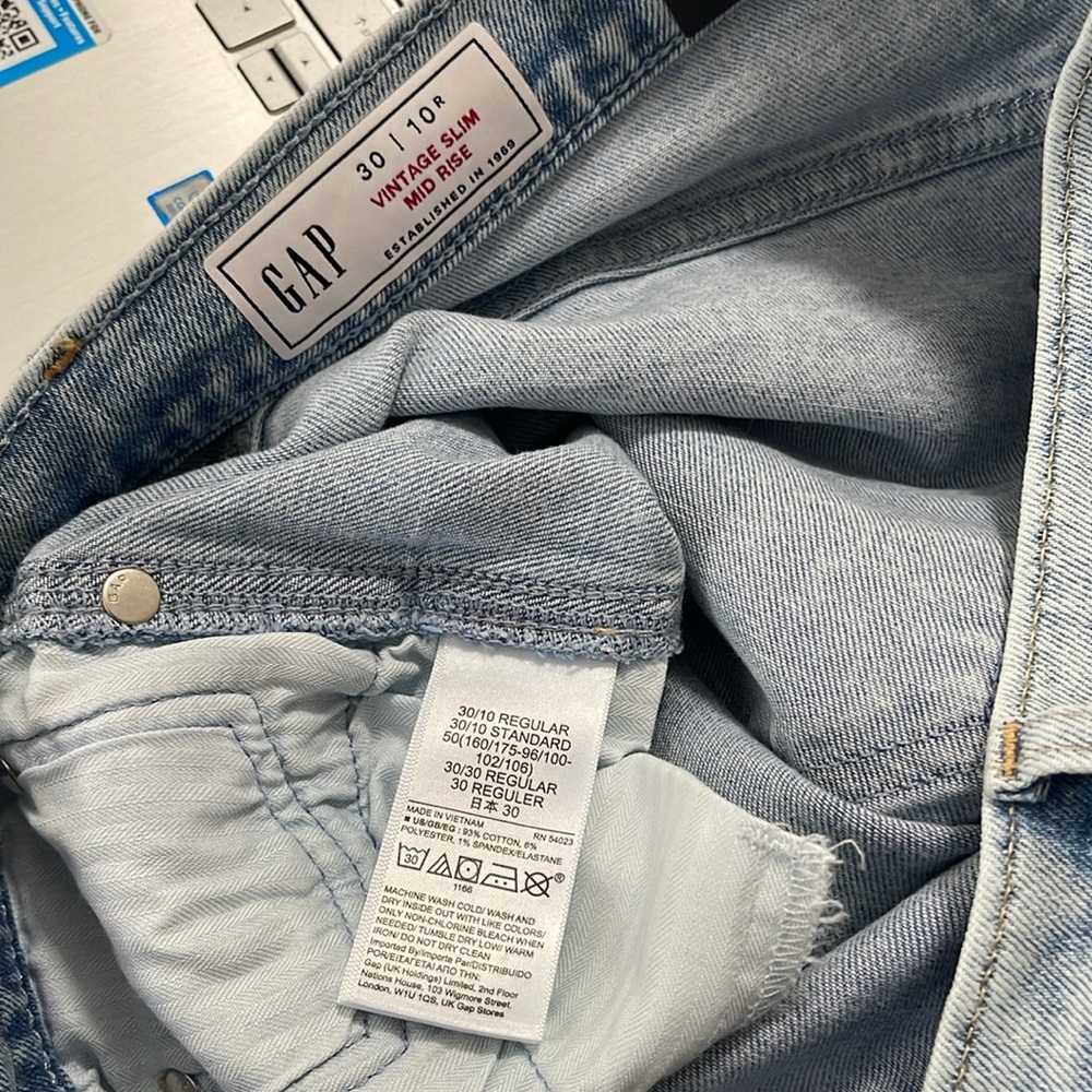 Gap Vintage Slim Mid Rise Slim Stretch Denim Distressed Jeans Pant Size 30. NWT - Picture 16 of 17